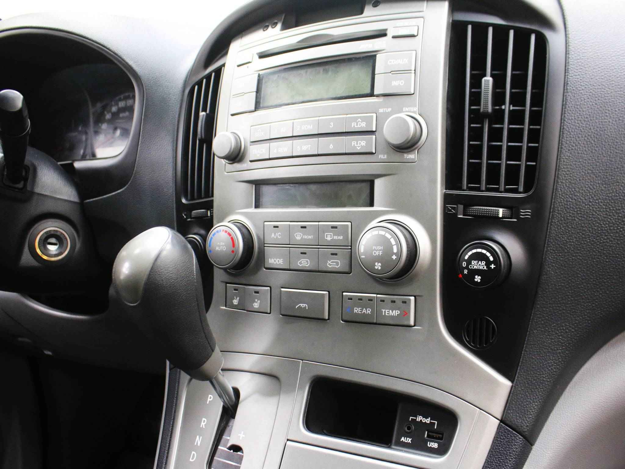 Hyundai Grand Starex, I