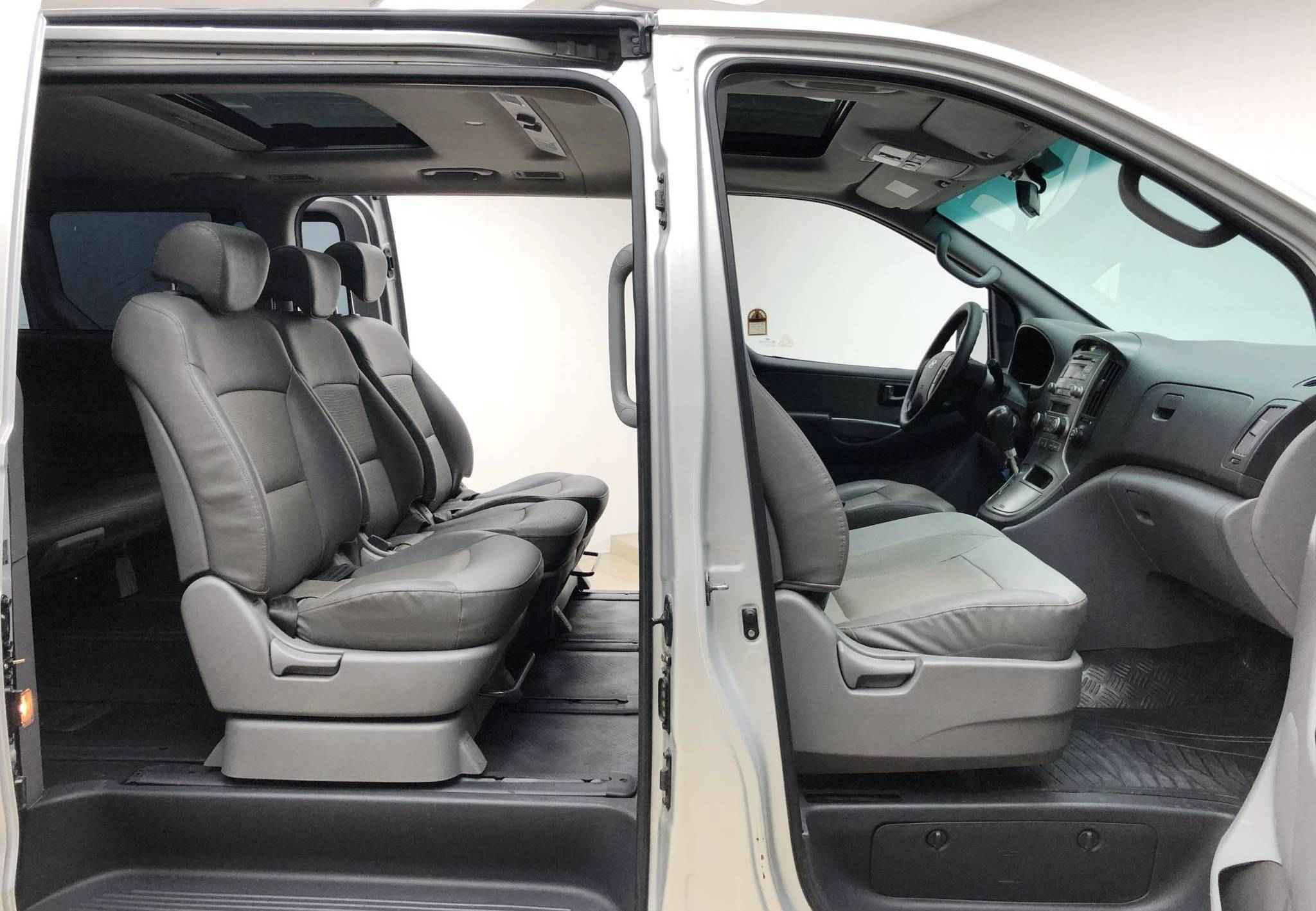 Hyundai Grand Starex, I