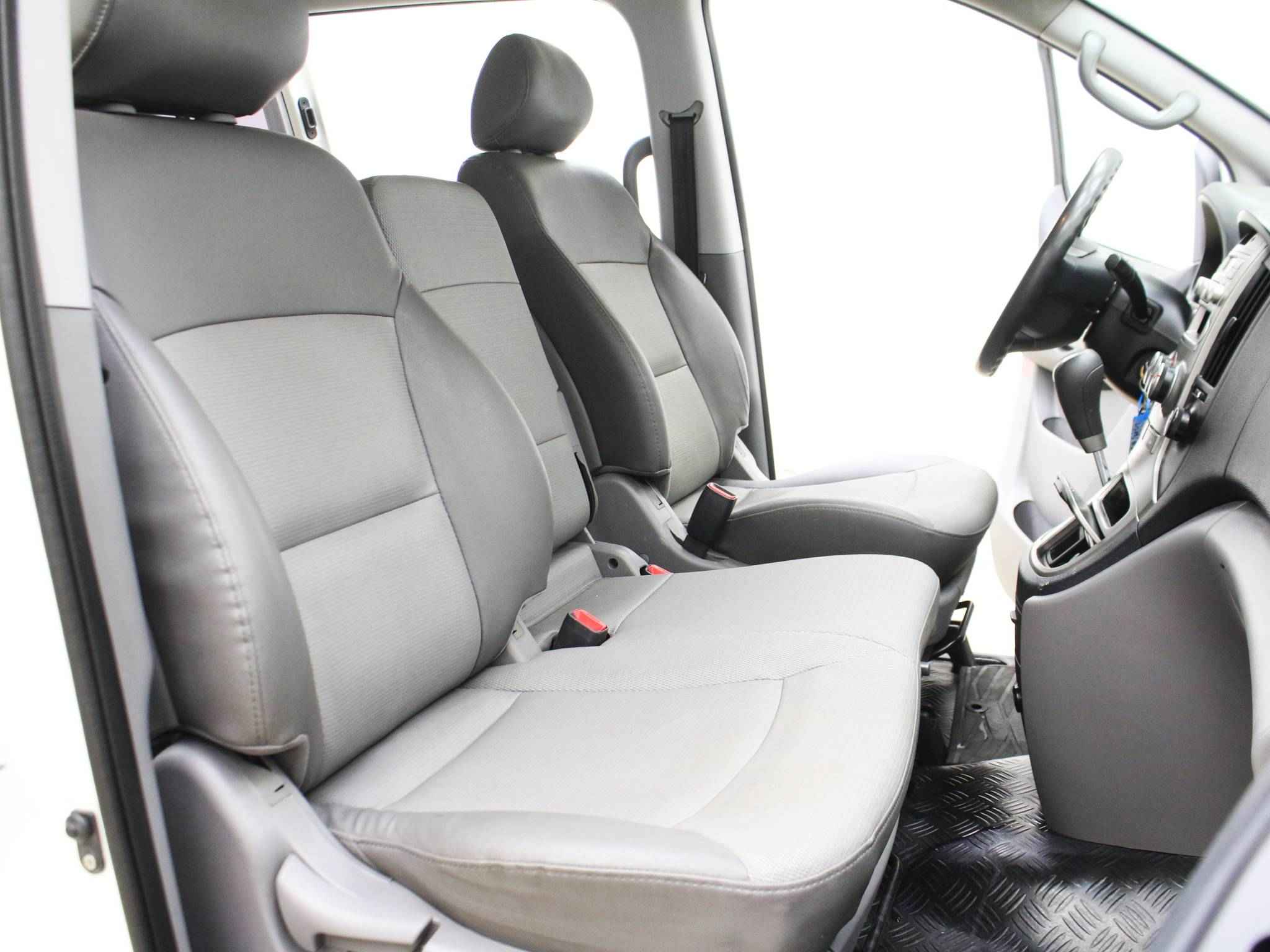 Hyundai Grand Starex, I