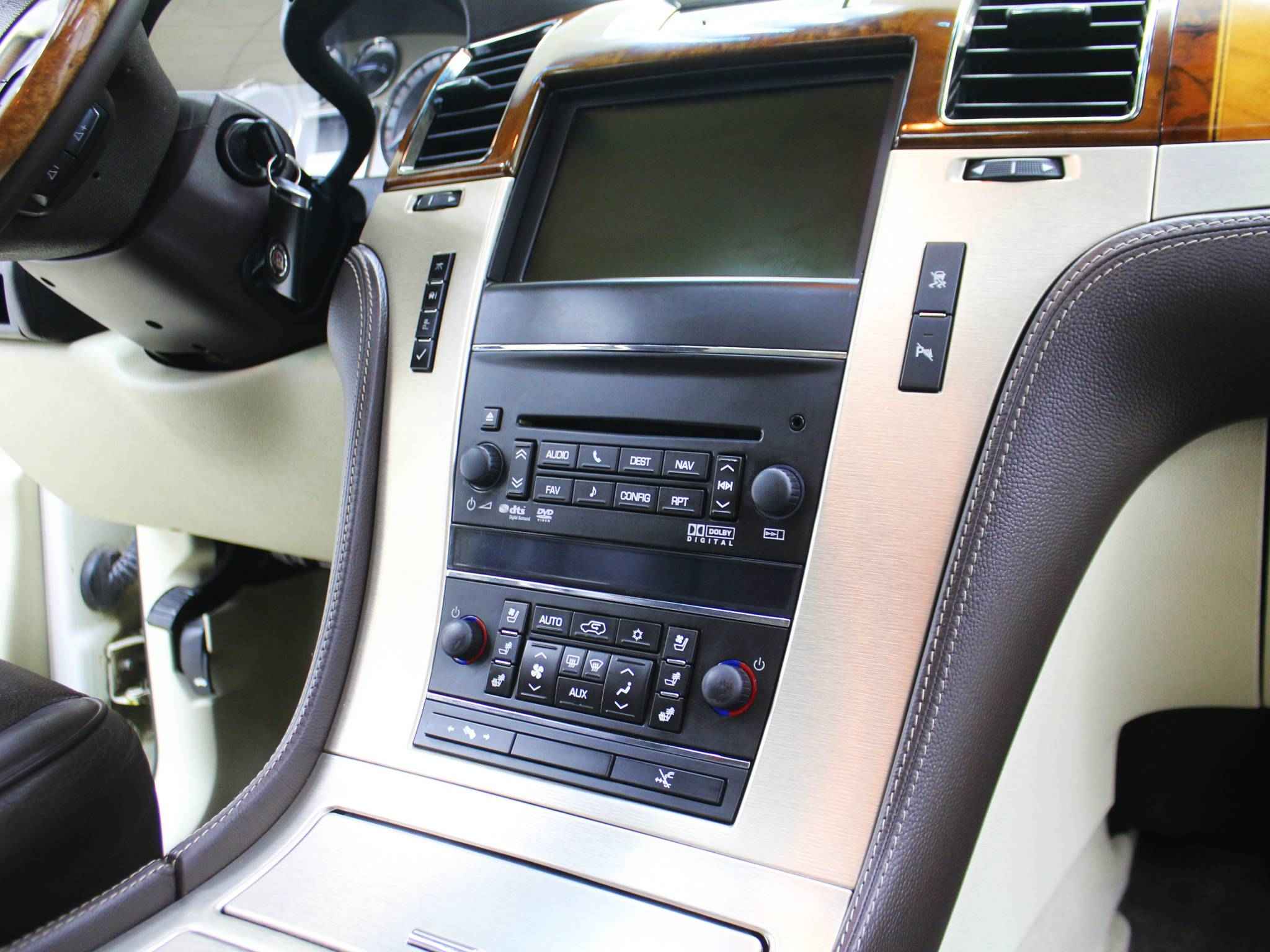 Cadillac Escalade, III