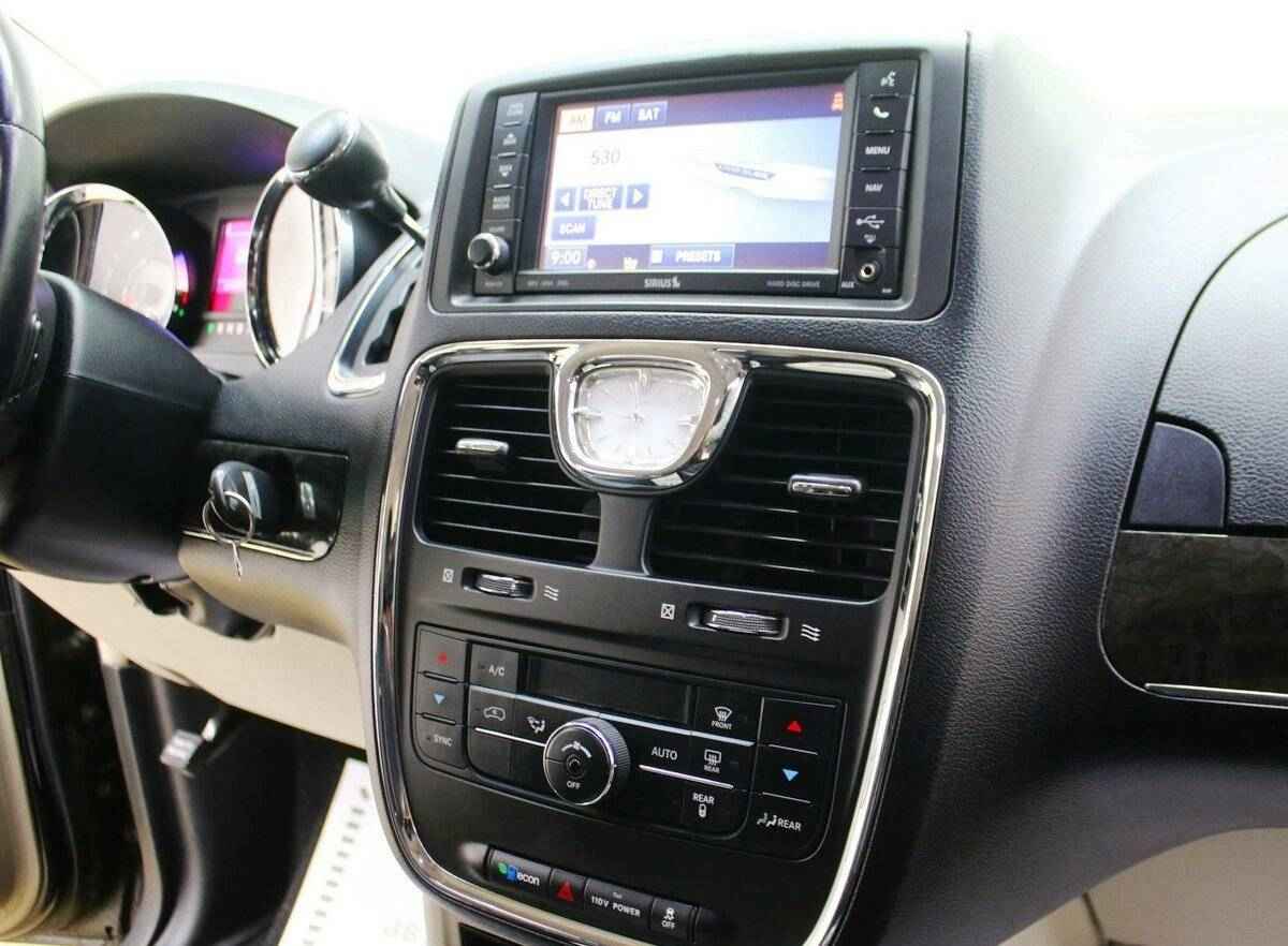 Chrysler Town & Country, V Рестайлинг