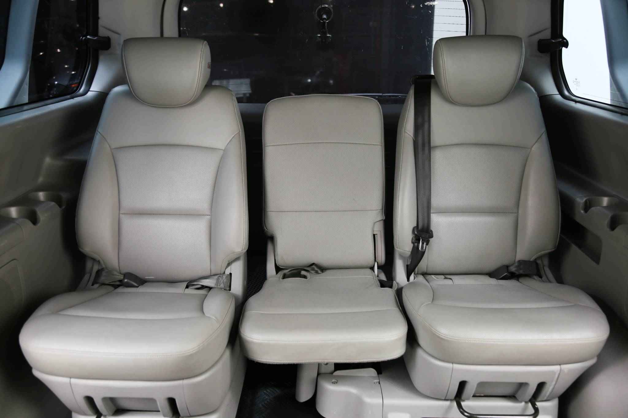 Hyundai Grand Starex, I