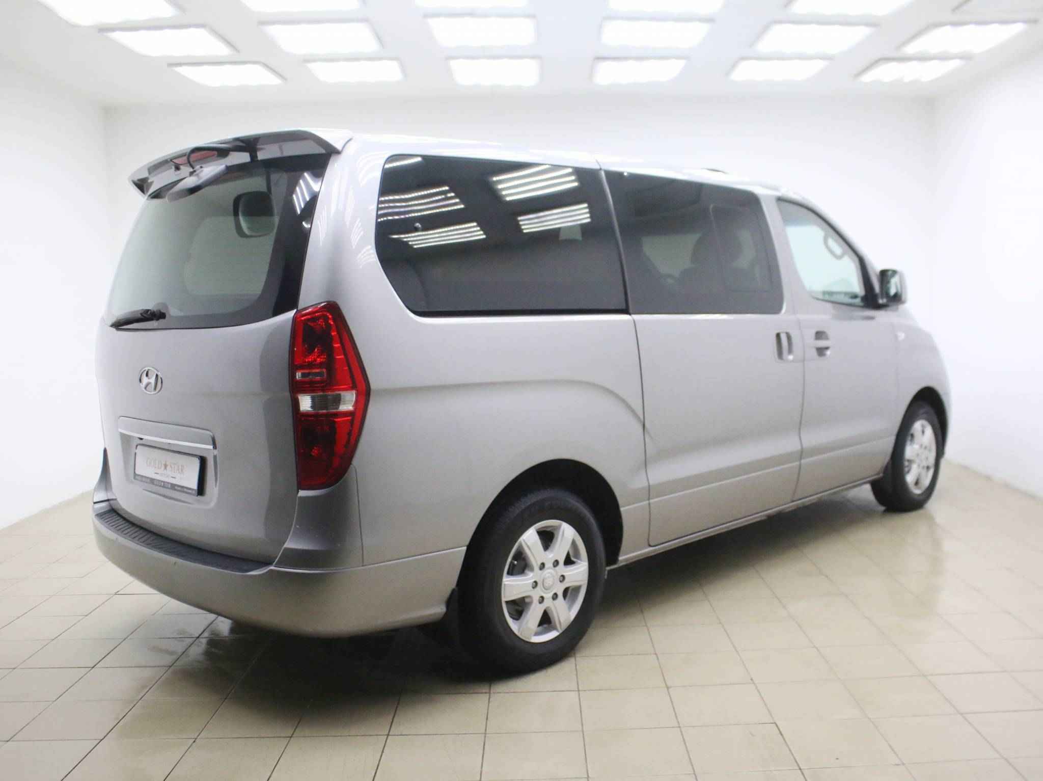 Hyundai Grand Starex, I