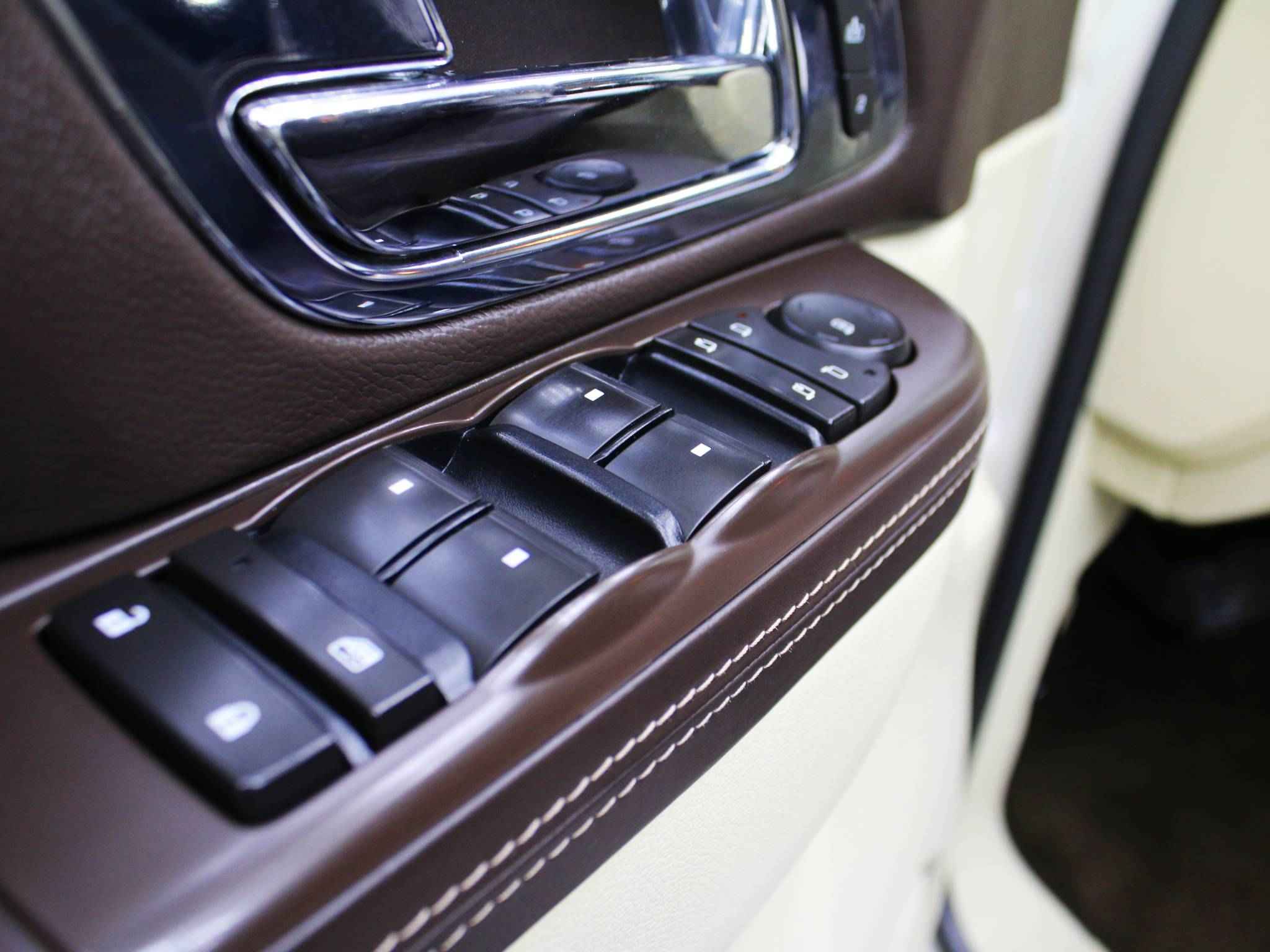 Cadillac Escalade, III