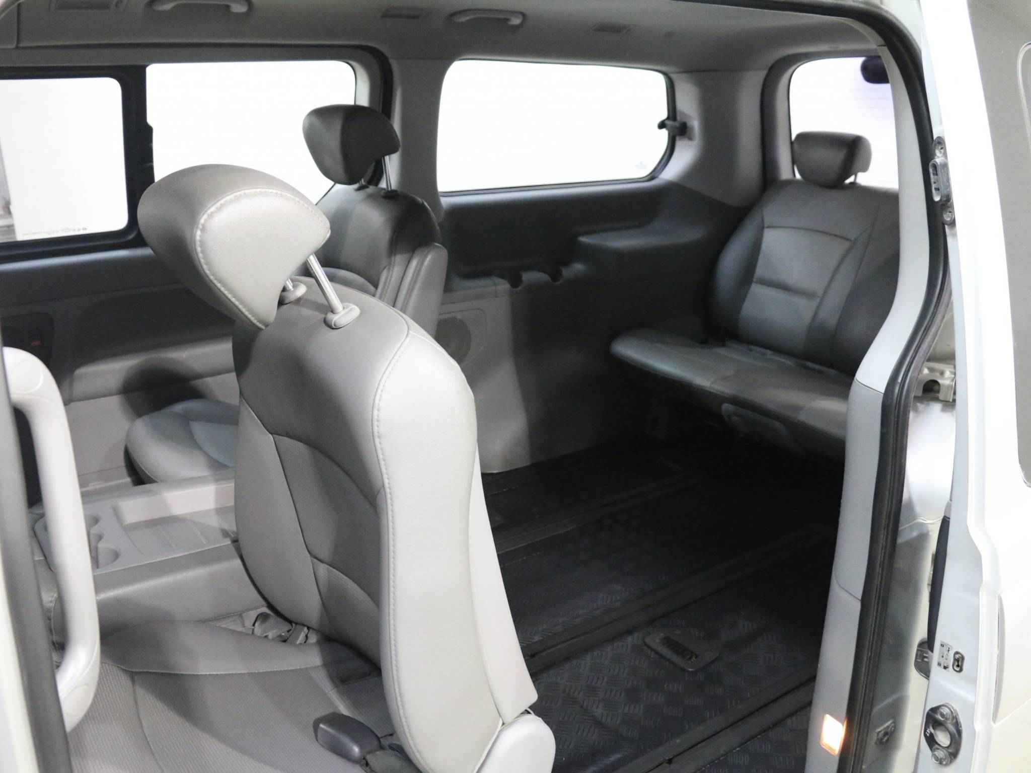 Hyundai Grand Starex, I