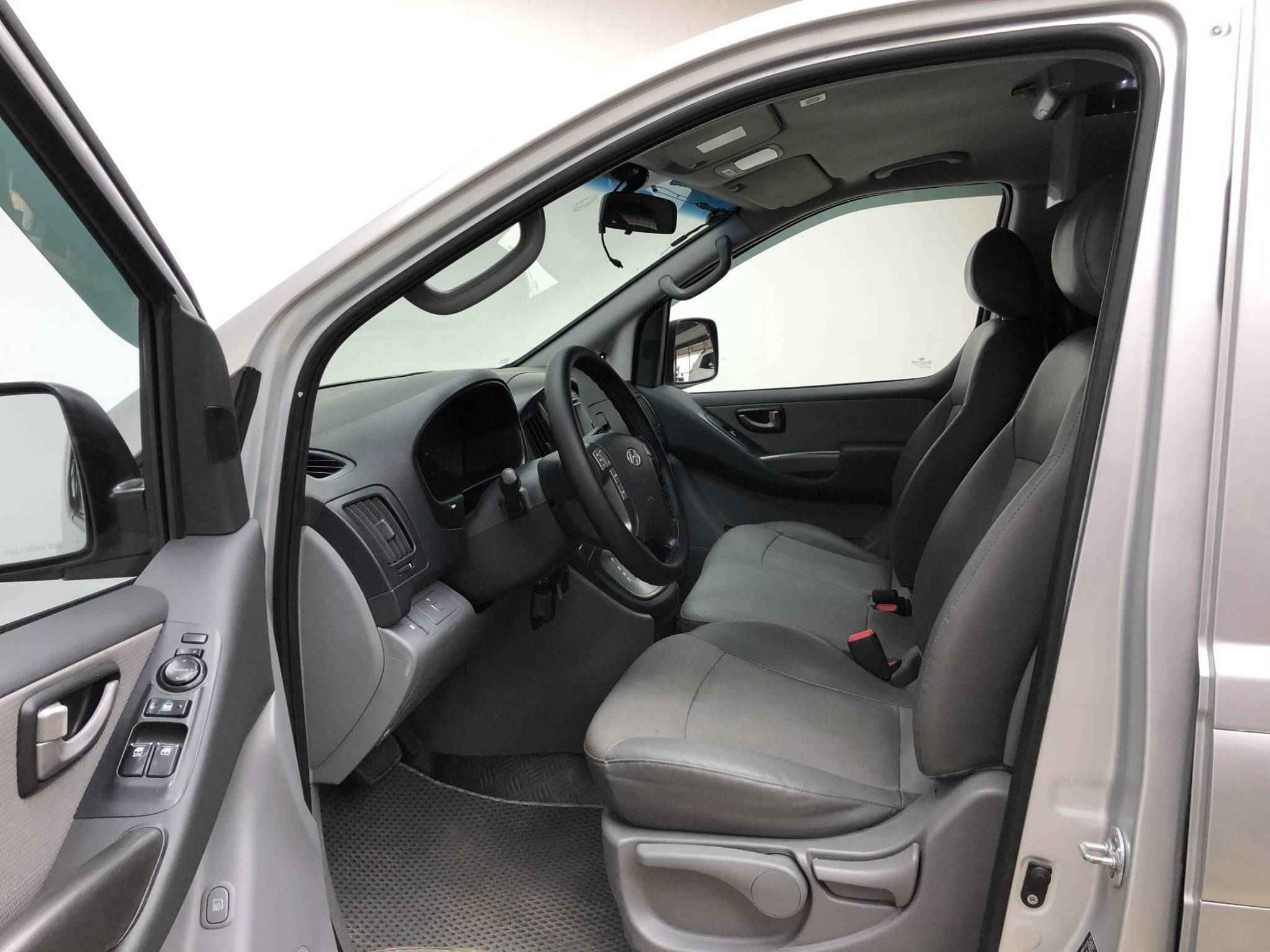 Hyundai Grand Starex, I