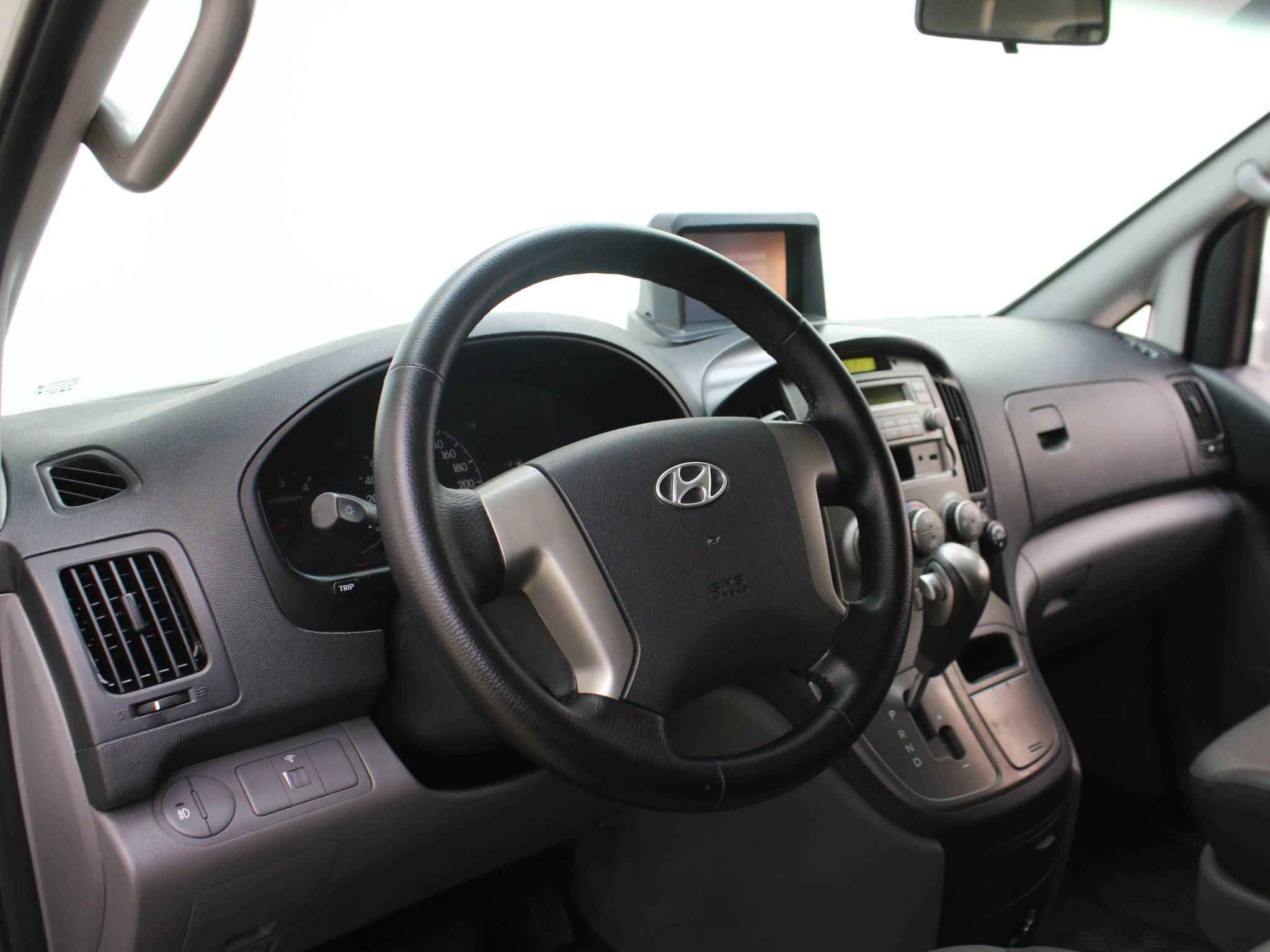 Hyundai Grand Starex, I