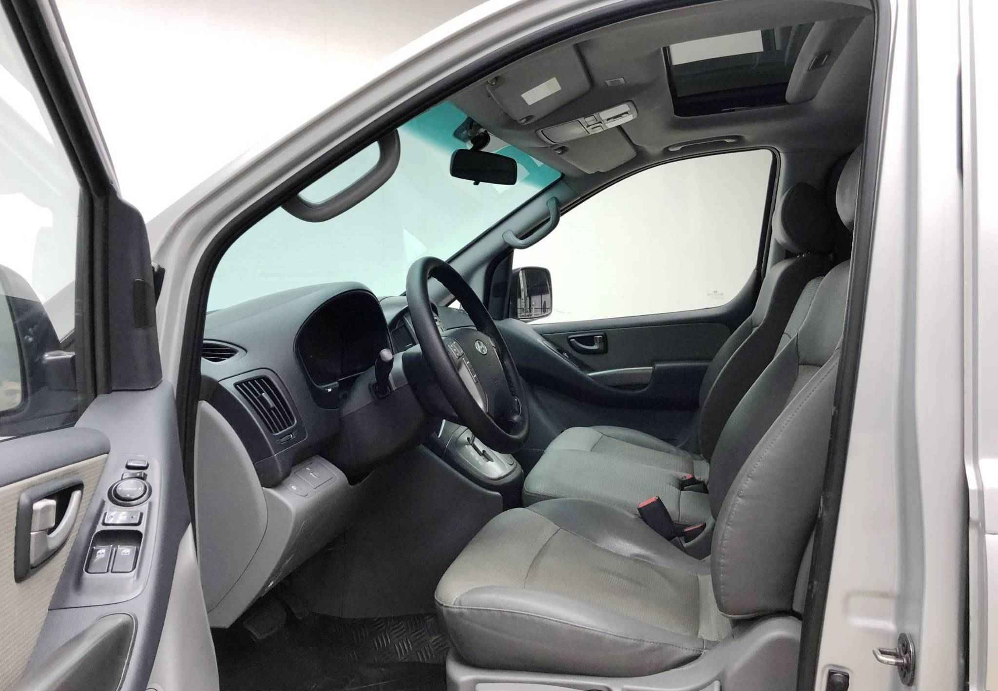 Hyundai Grand Starex, I