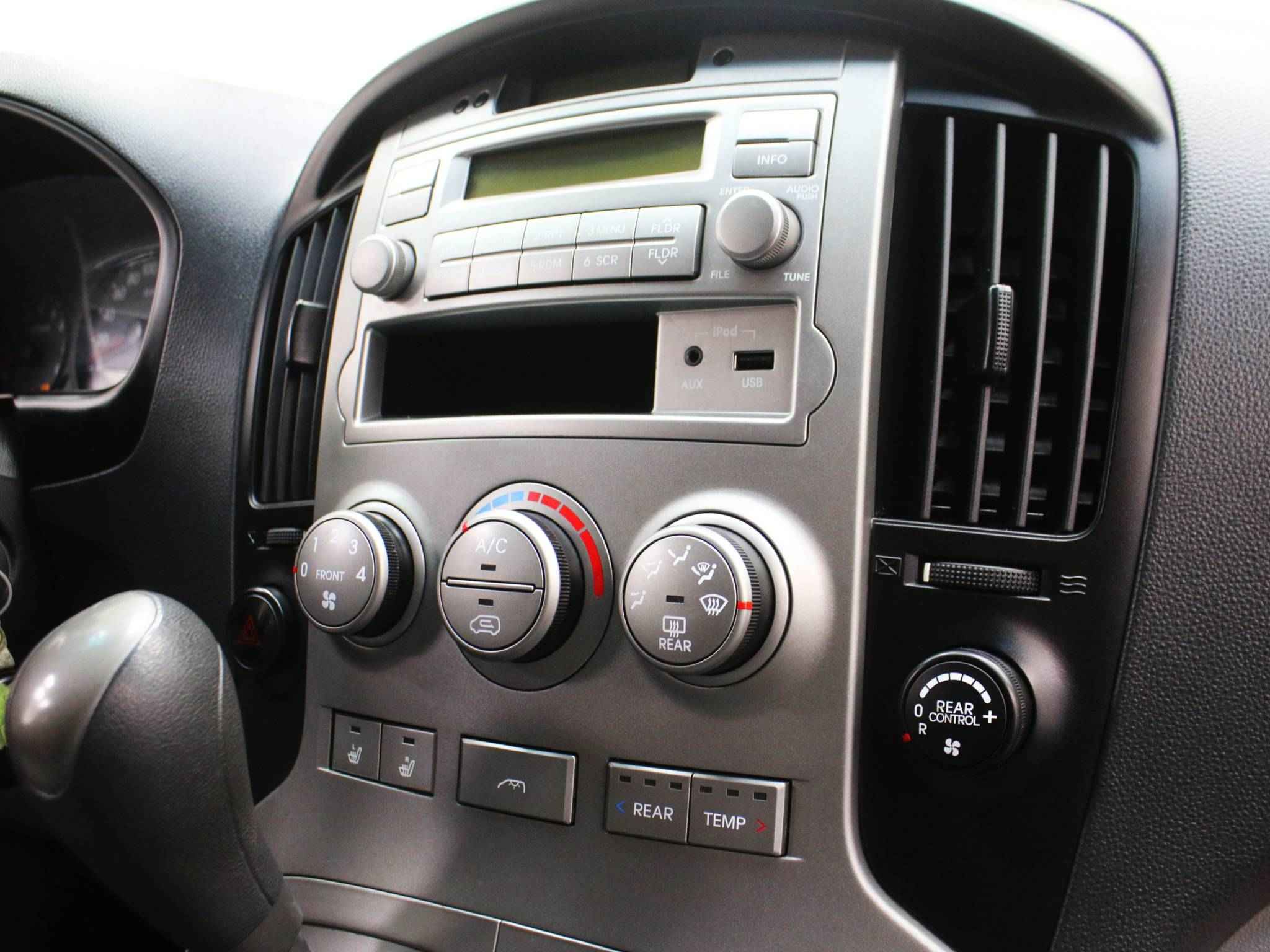 Hyundai Grand Starex, I