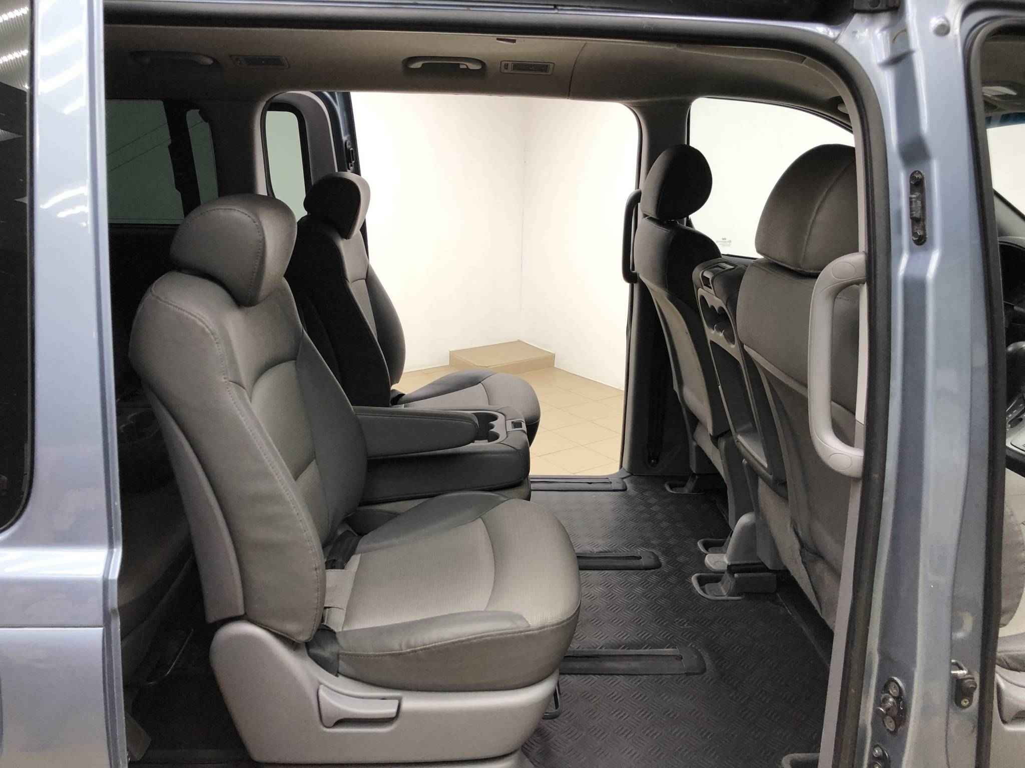 Hyundai Grand Starex, I