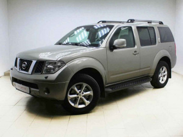 Nissan Pathfinder, III