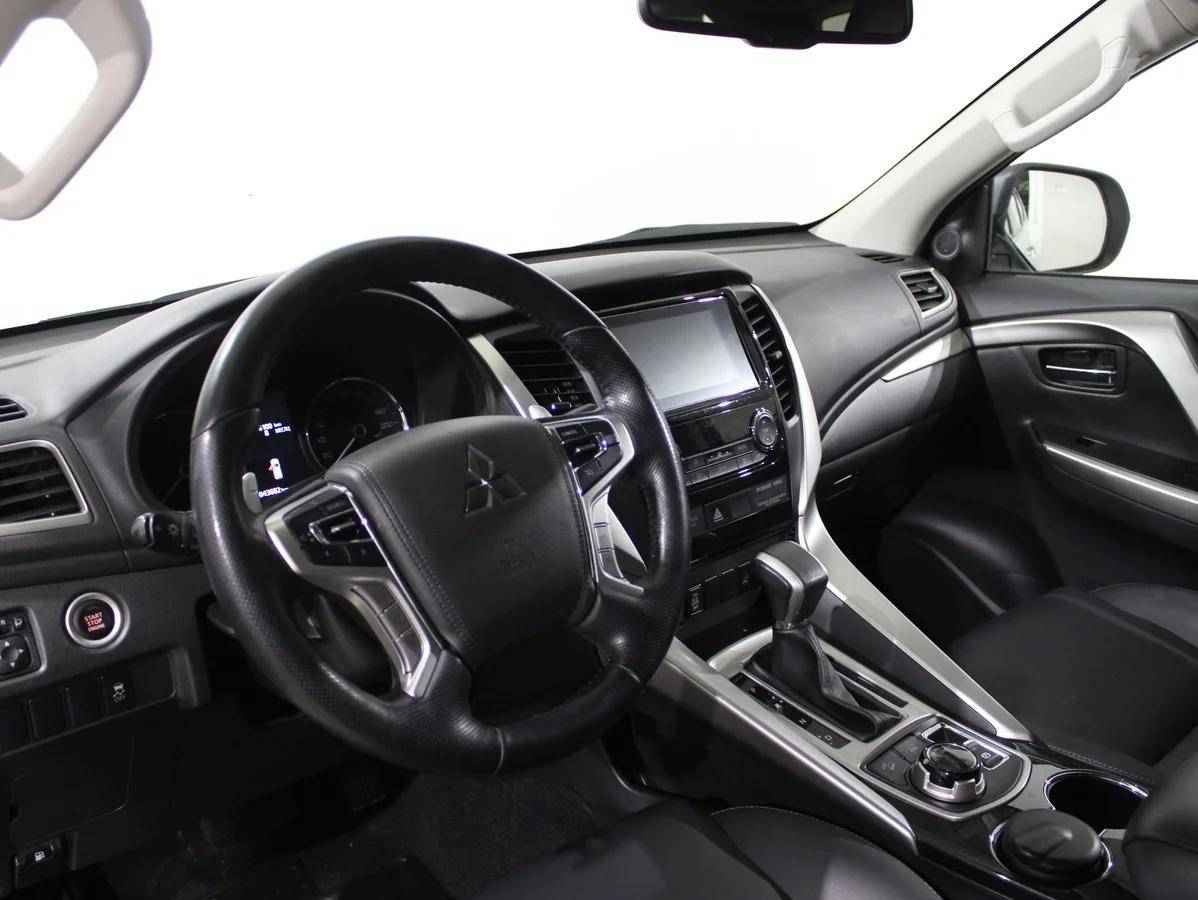 Mitsubishi Pajero Sport, III