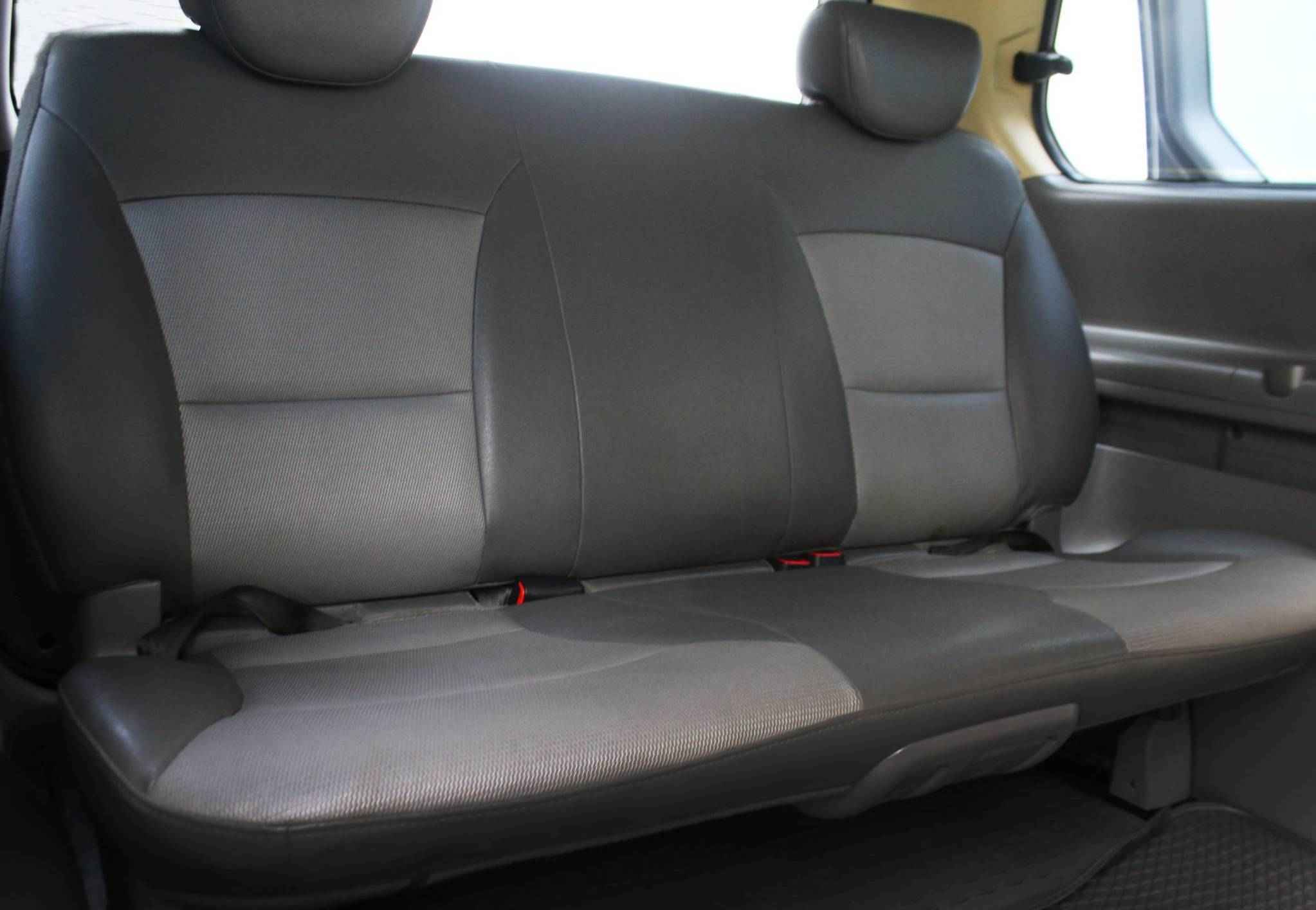 Hyundai Grand Starex, I