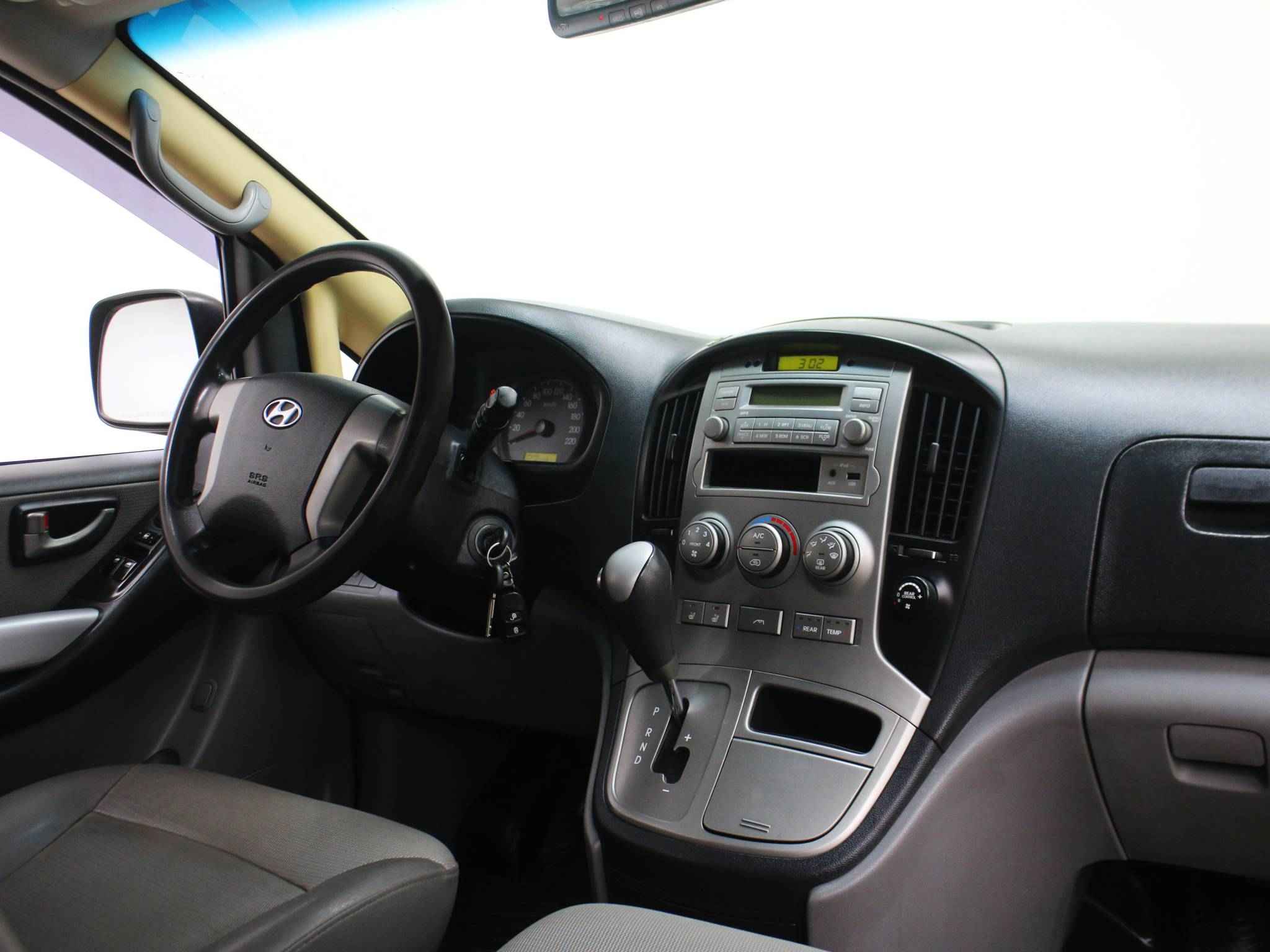 Hyundai Grand Starex, I