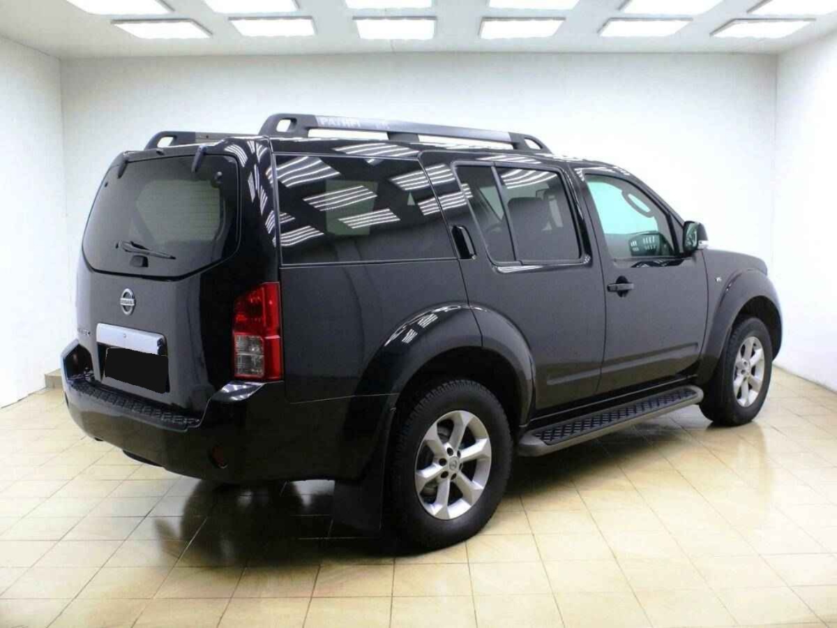 Nissan Pathfinder, III