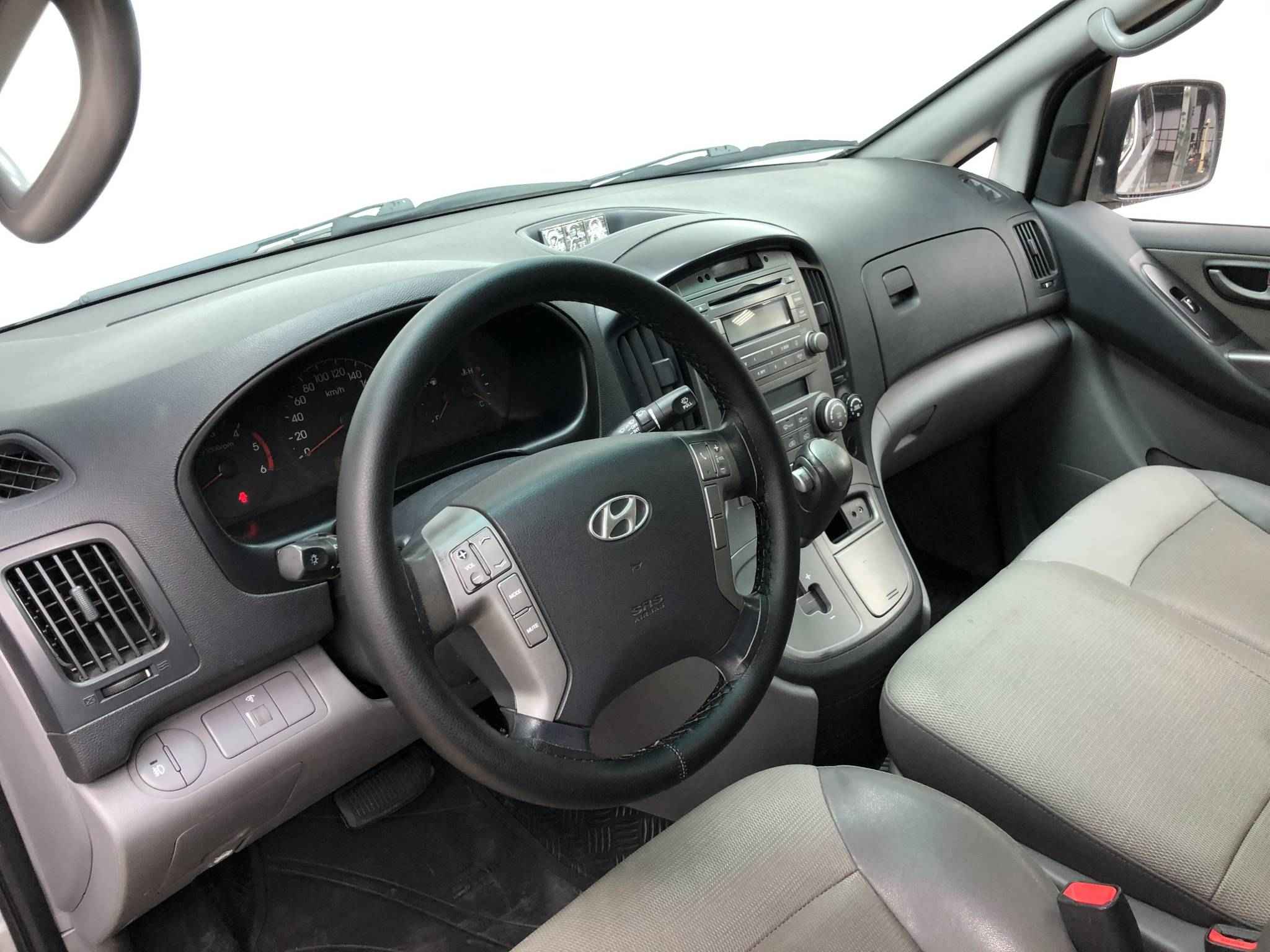 Hyundai Grand Starex, I