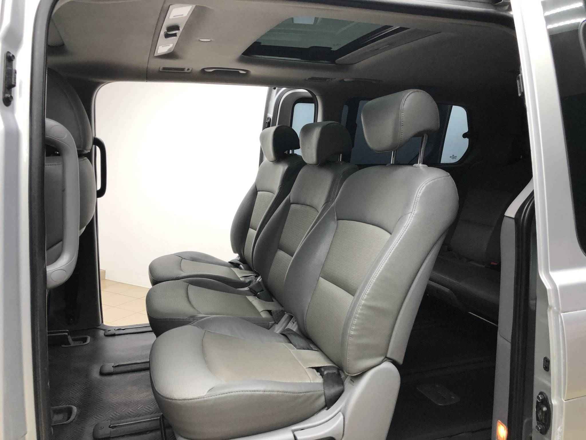 Hyundai Grand Starex, I