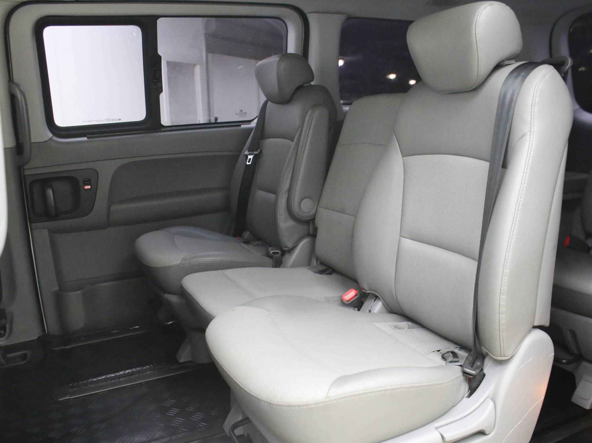 Hyundai Grand Starex, I