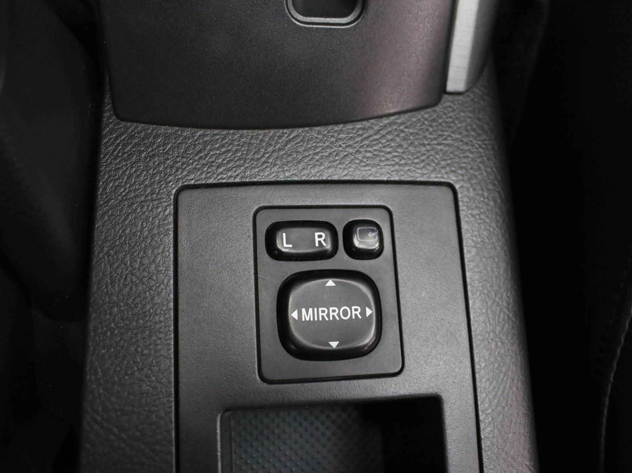 Toyota RAV4, III (XA30)