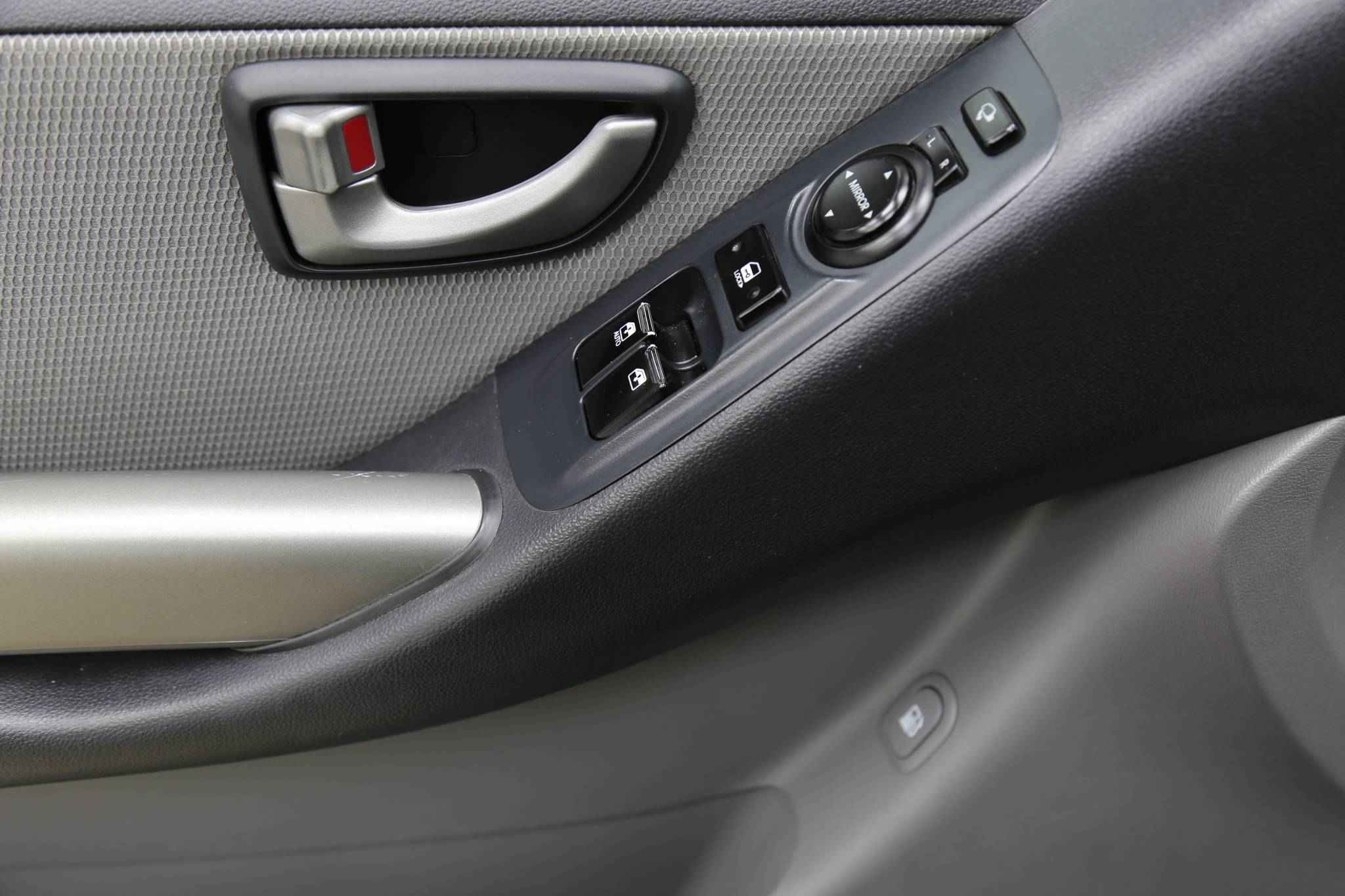 Hyundai Grand Starex, I