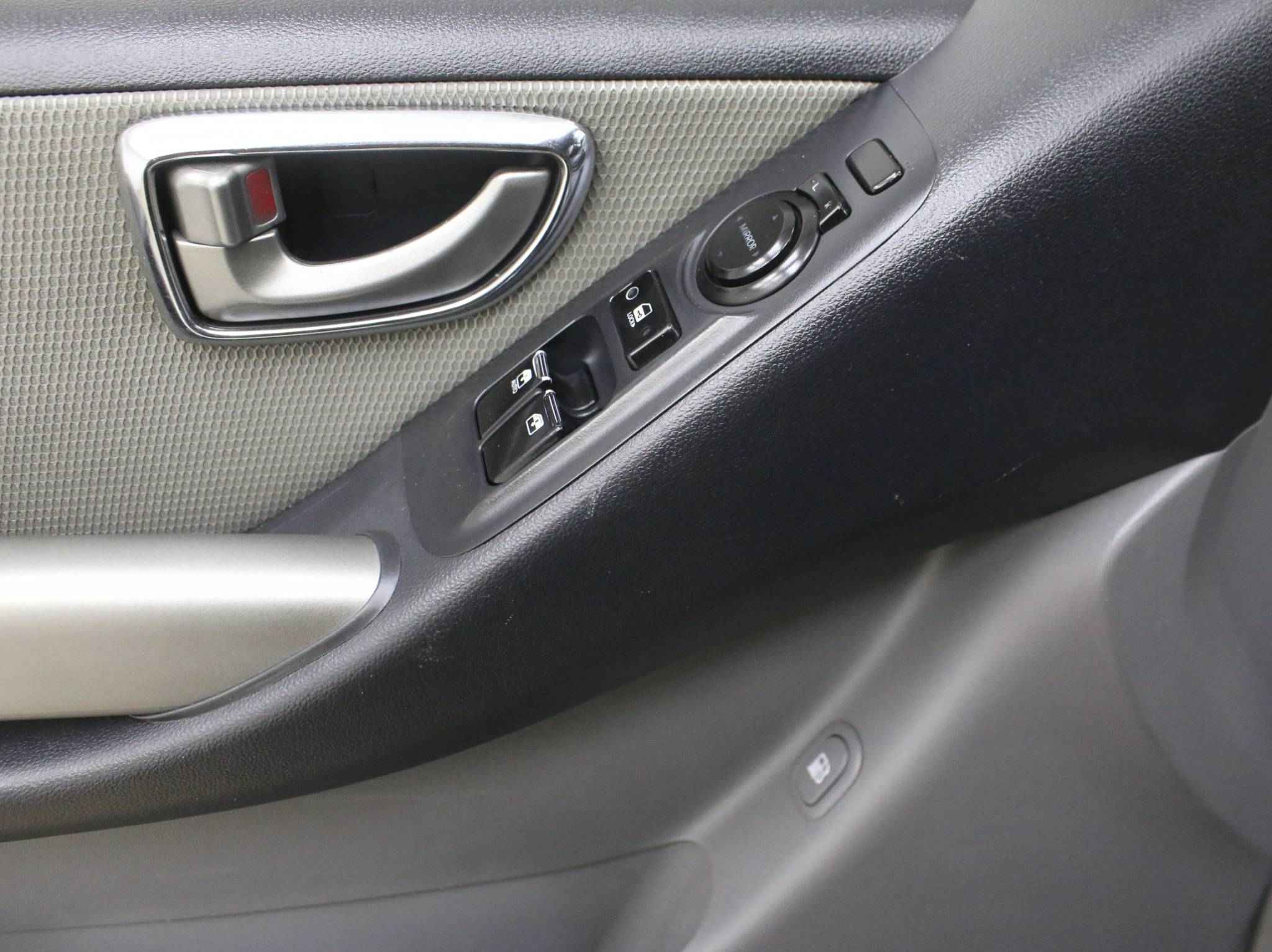 Hyundai Grand Starex, I