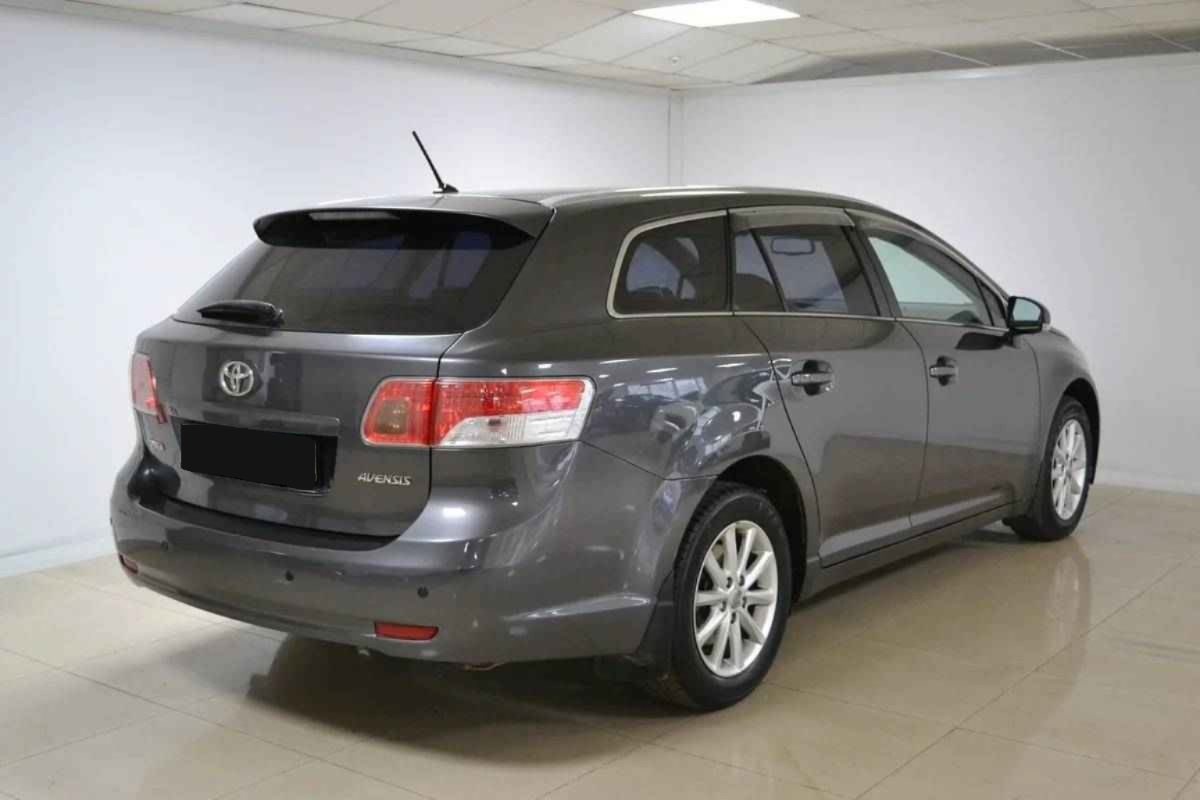 Toyota Avensis, III