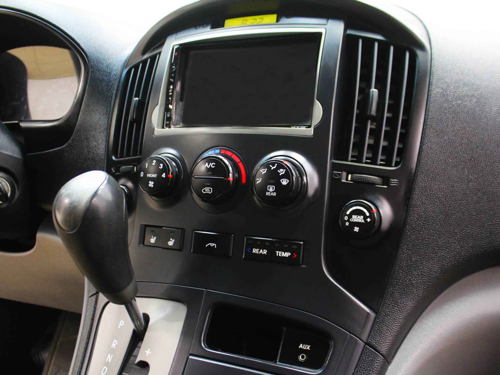 Hyundai Grand Starex, I