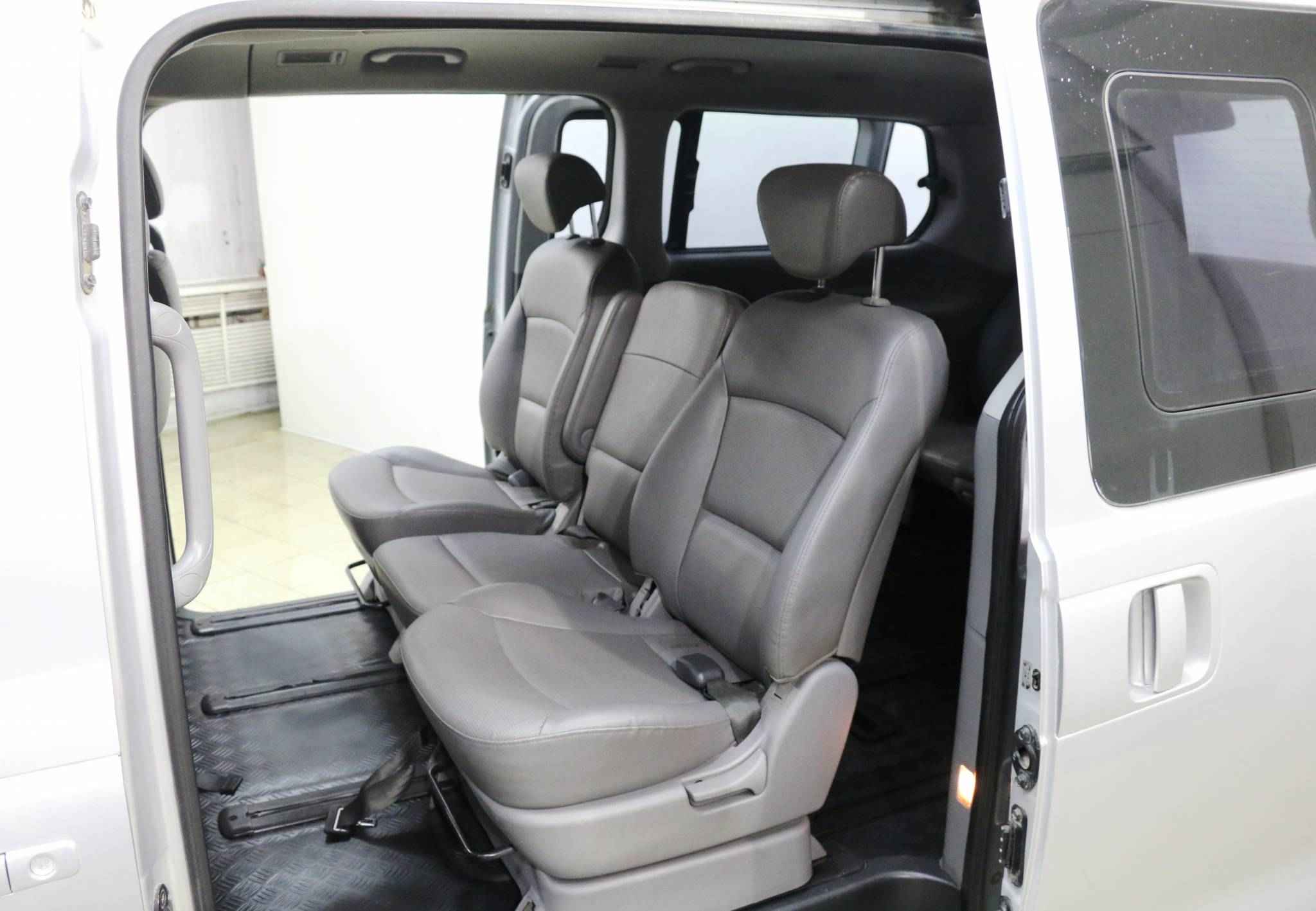 Hyundai Grand Starex, I