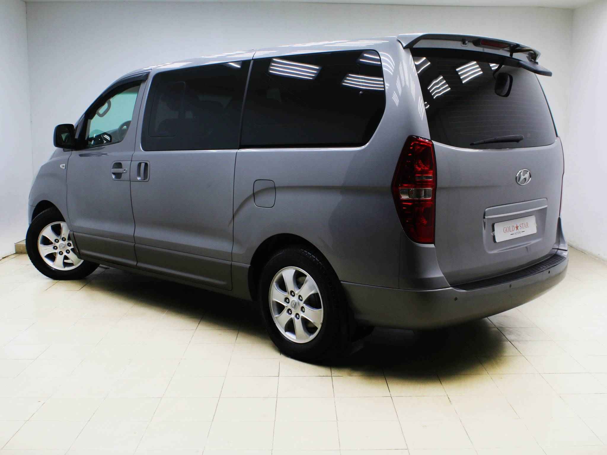 Hyundai Grand Starex, I