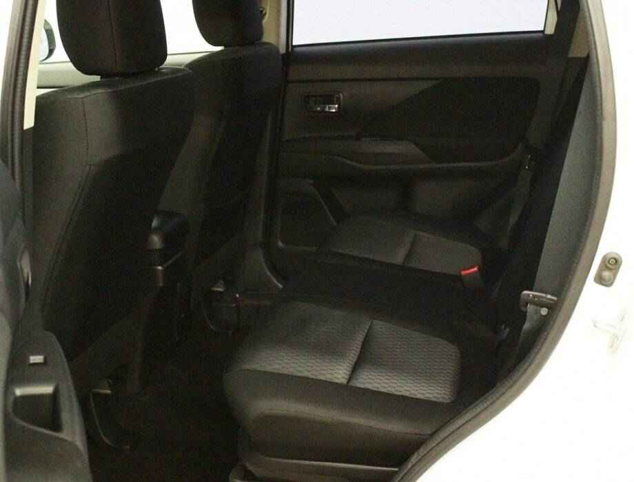 Mitsubishi Outlander, III