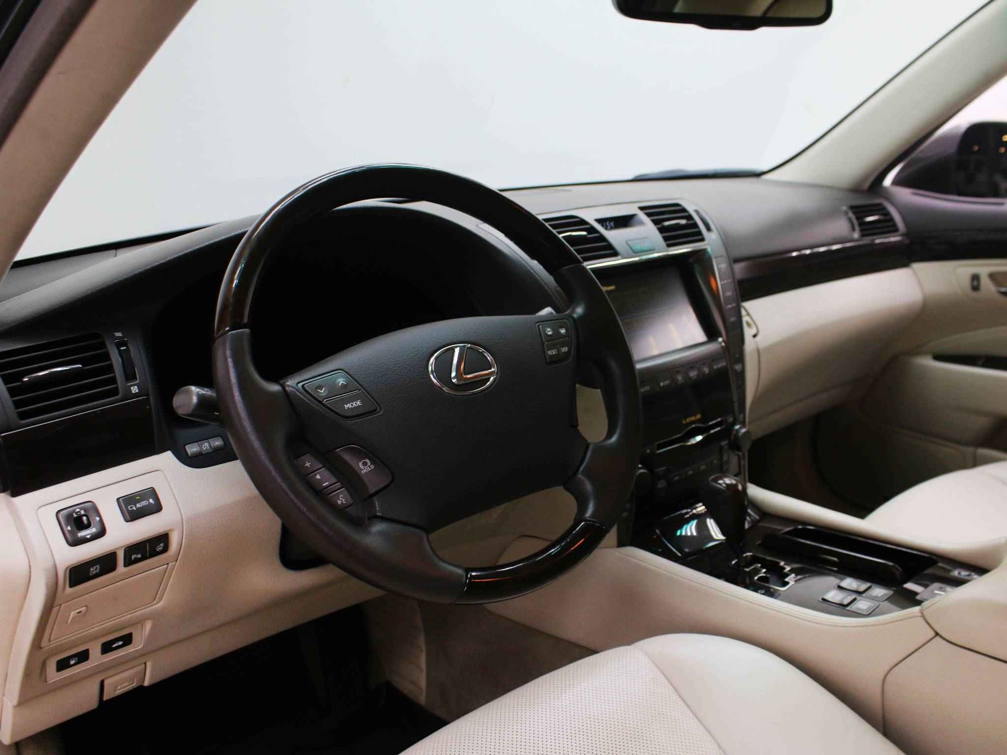 Lexus LS, IV