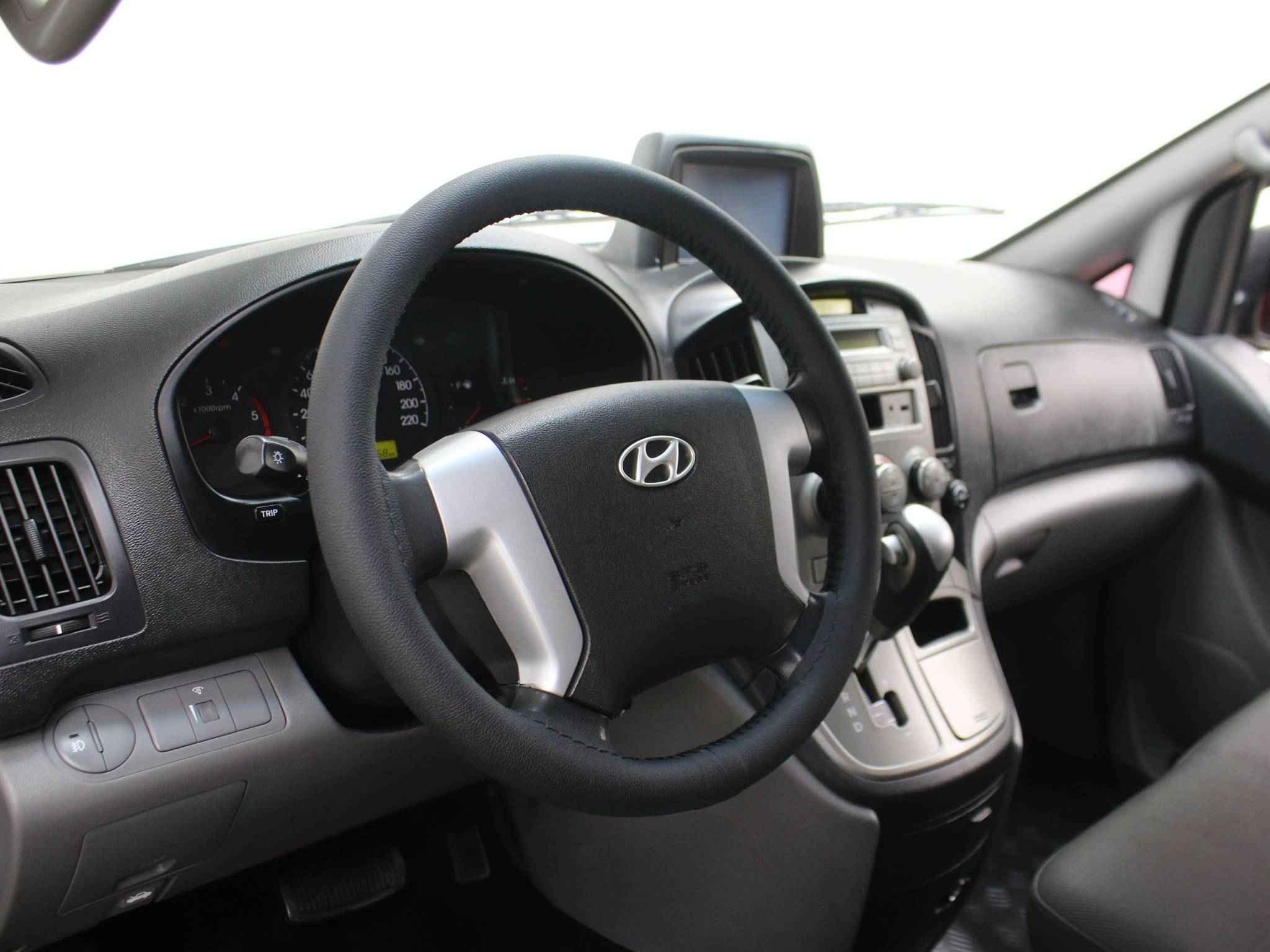 Hyundai Grand Starex, I