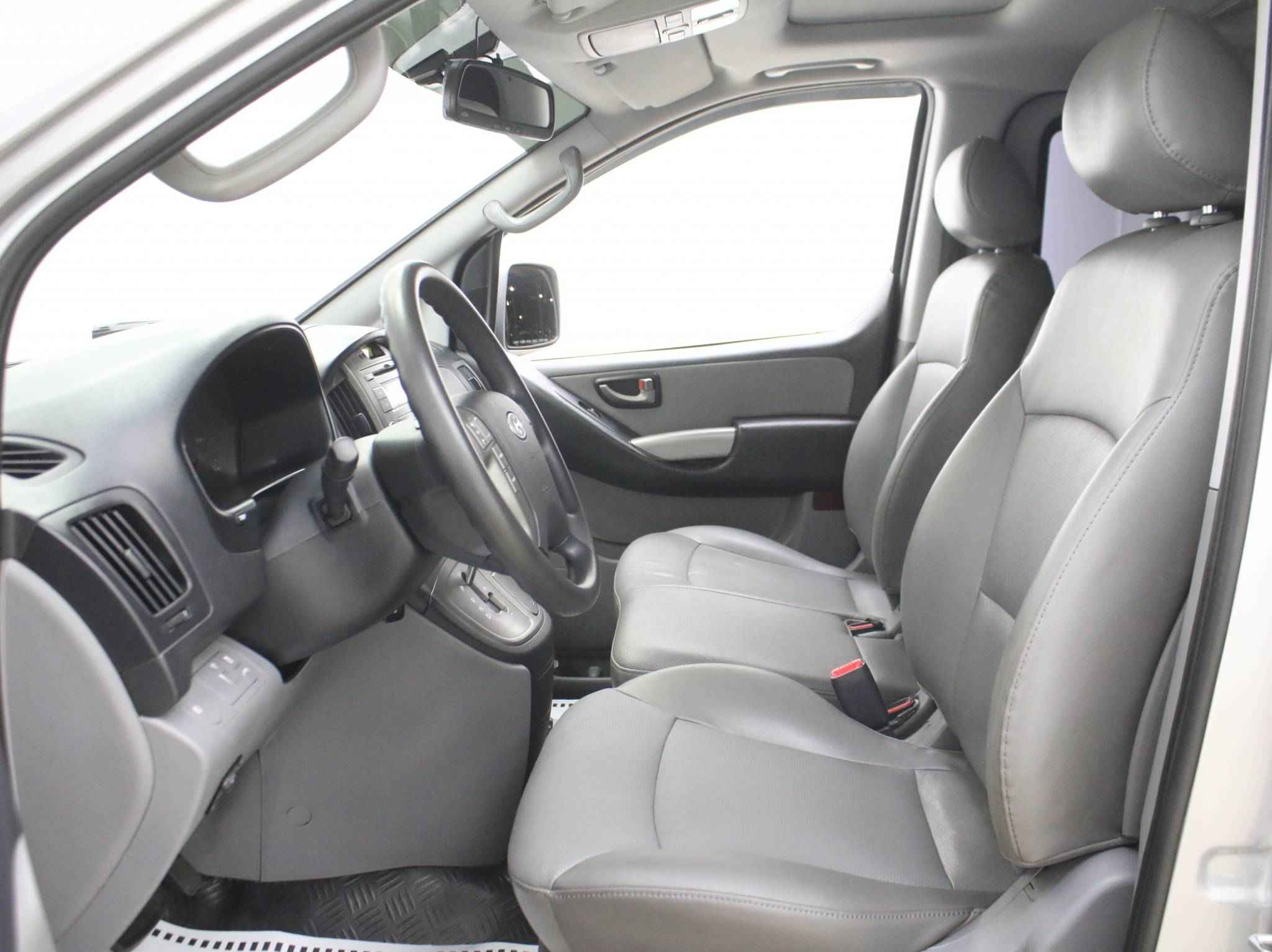 Hyundai Grand Starex, I